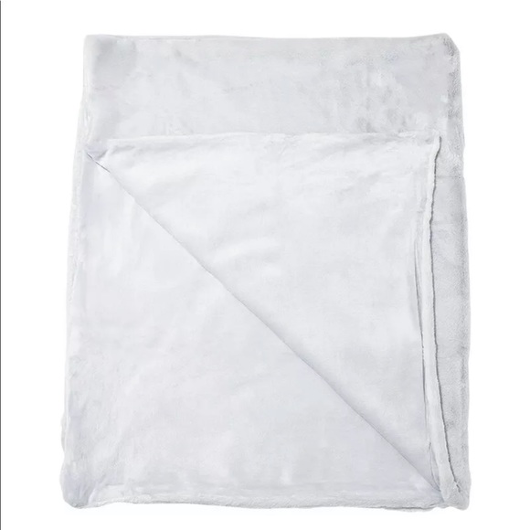 UnHide Lil' Marshmallow Silver Faux Fur Blanket - Picture 3 of 11